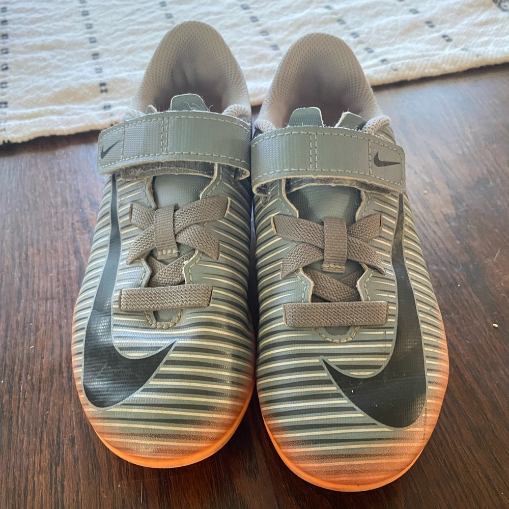 Kids soccer cleats
